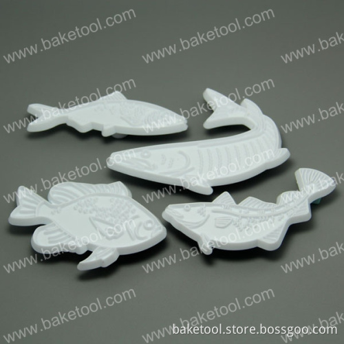4 pcs Fabulous Fish Press Baking Mold Cake Cookie Cutter with instruction on backing card